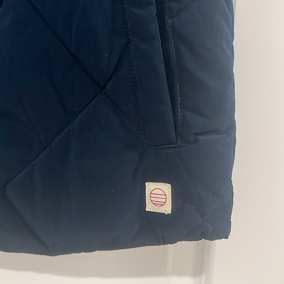 NWT-Marine Layer Reversible Puffer Vest in Sky Captain - Picture 7 of 7